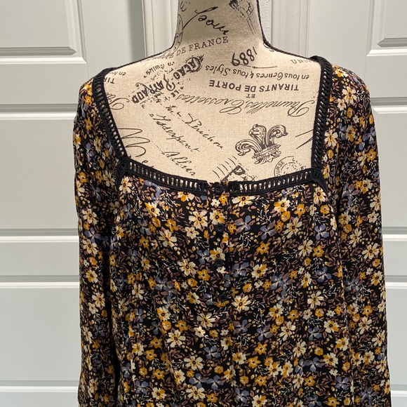 Daytrip Tops - Daytrip Peasant Blouse